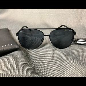 QUAY Australia Vivienne aviators.  Brand new!!!